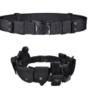 Cinturón táctico con accesorios.